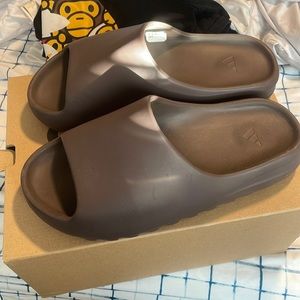 BROWN YEEZY SLIDES